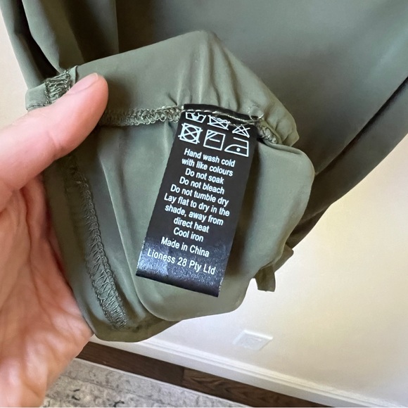 (SOLD ON FB) LIONESS Rendezvous Top - Picture 7 of 7